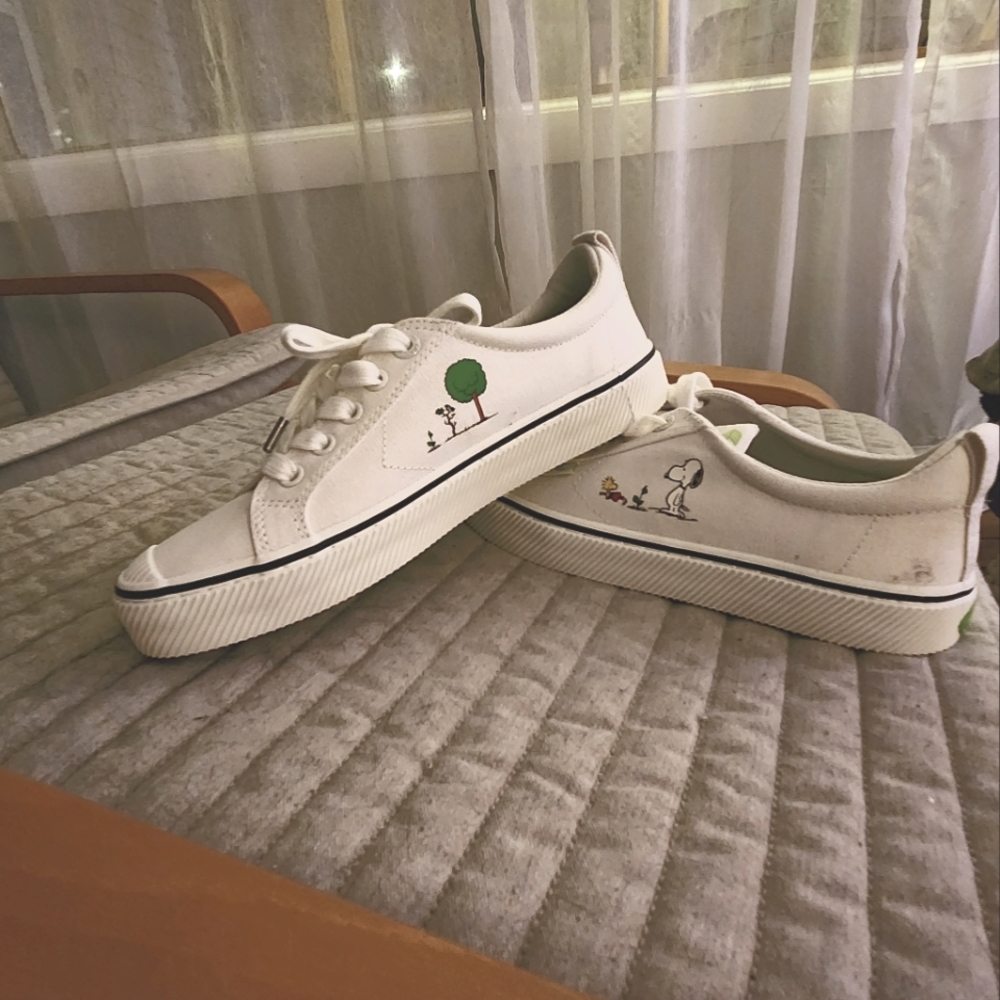 Cariuma Peanuts Sneakers